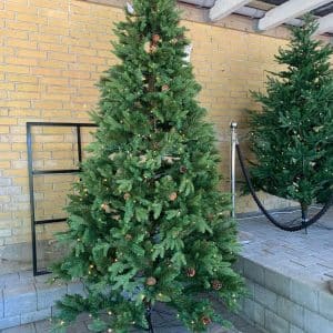 Juletræ h.240 cm m. 400 lED lys UDSTILLINGSMODEL, AFHENTES I BUTIK